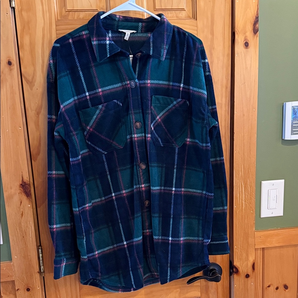 NWT Women’s Plaid Button-Up Shirt/Shacket in Blue and Green, Size Small.